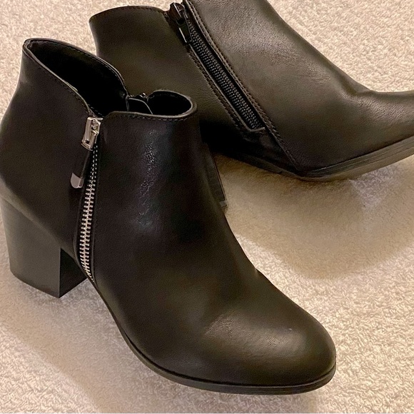 NIB Ankle Booties (6.5) - Picture 3 of 9